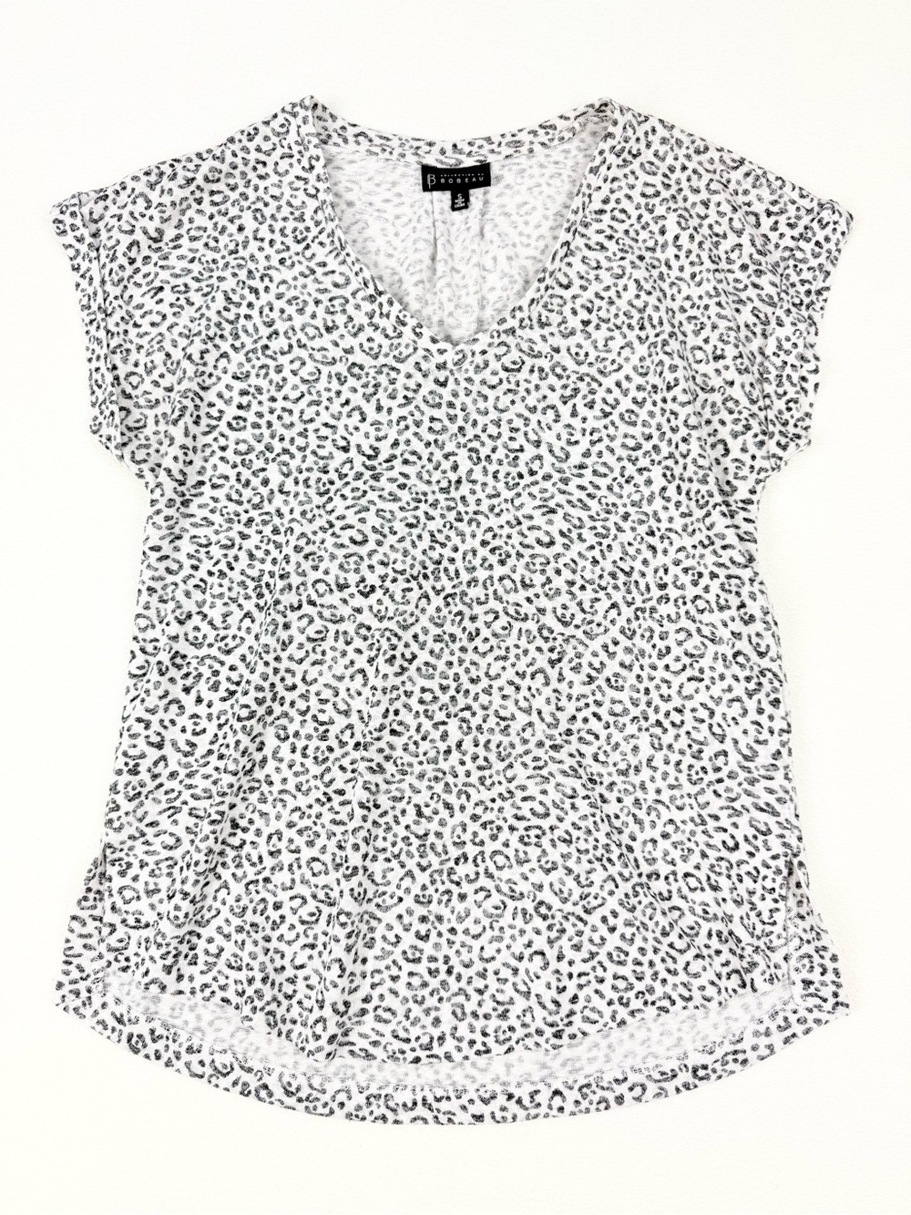 Bobeau White Animal Print Blouse Size V-Neck Roll Tab Sleeve Casual Chic T-shirt